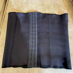 SKIMS brand waist trainer! NWT!!